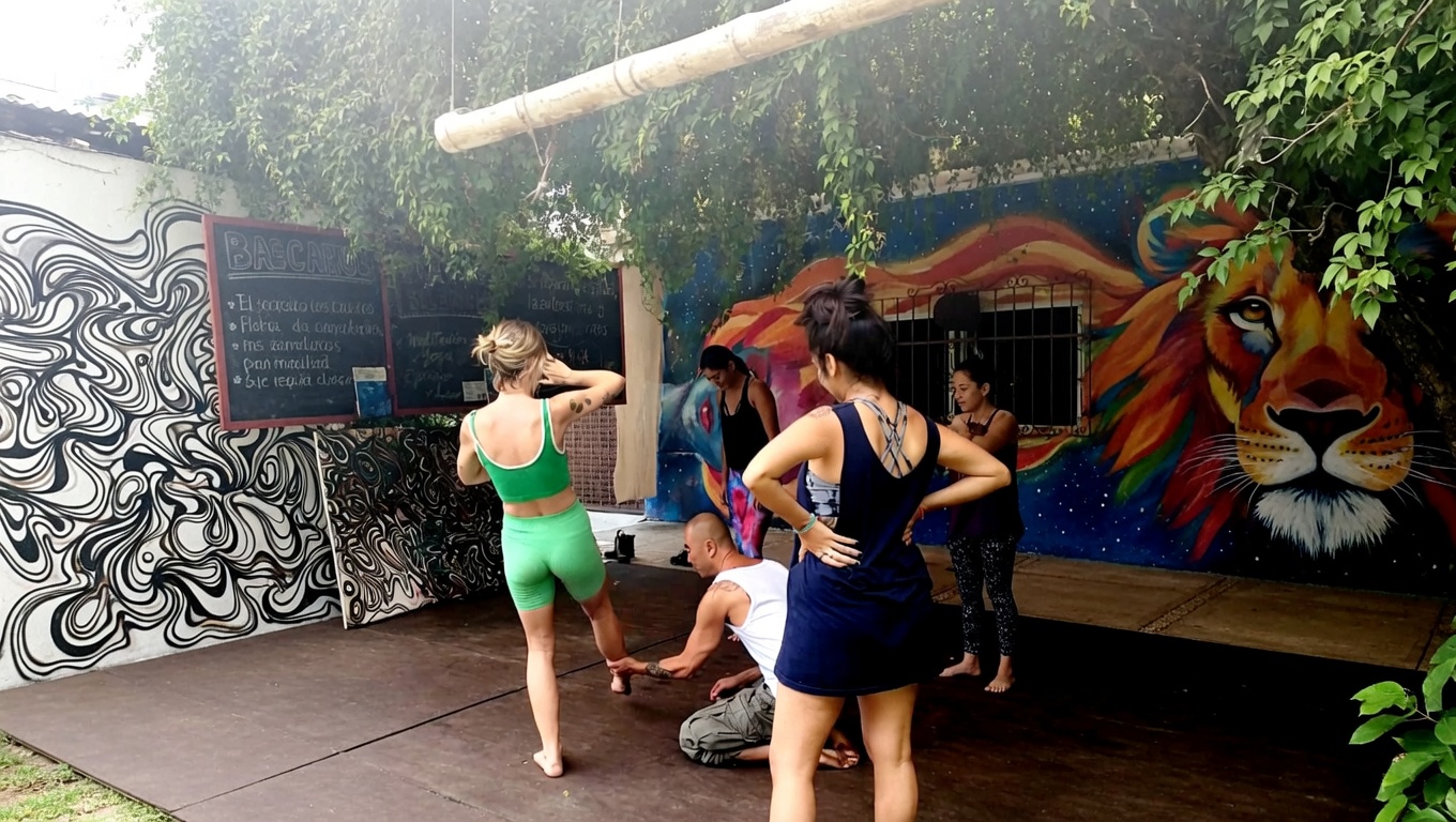 Self-defense workshop at Casa Om - Chi instructing